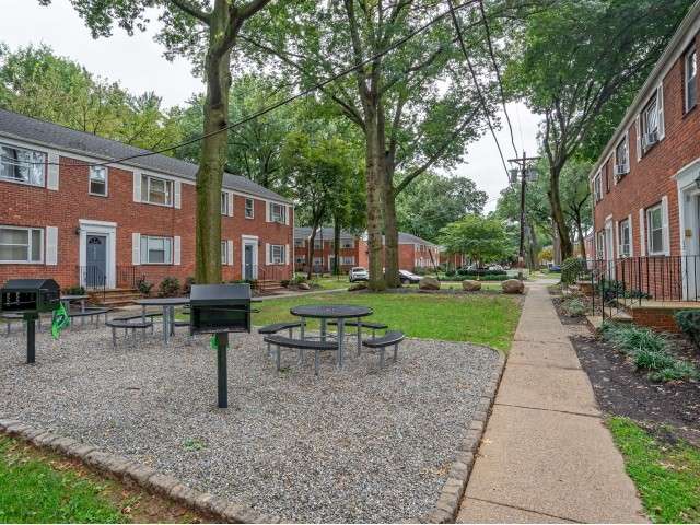 The Woodlands at Belleville Apartment Homes | 53 Maier St, Belleville, NJ 07109, USA | Phone: (973) 751-1943