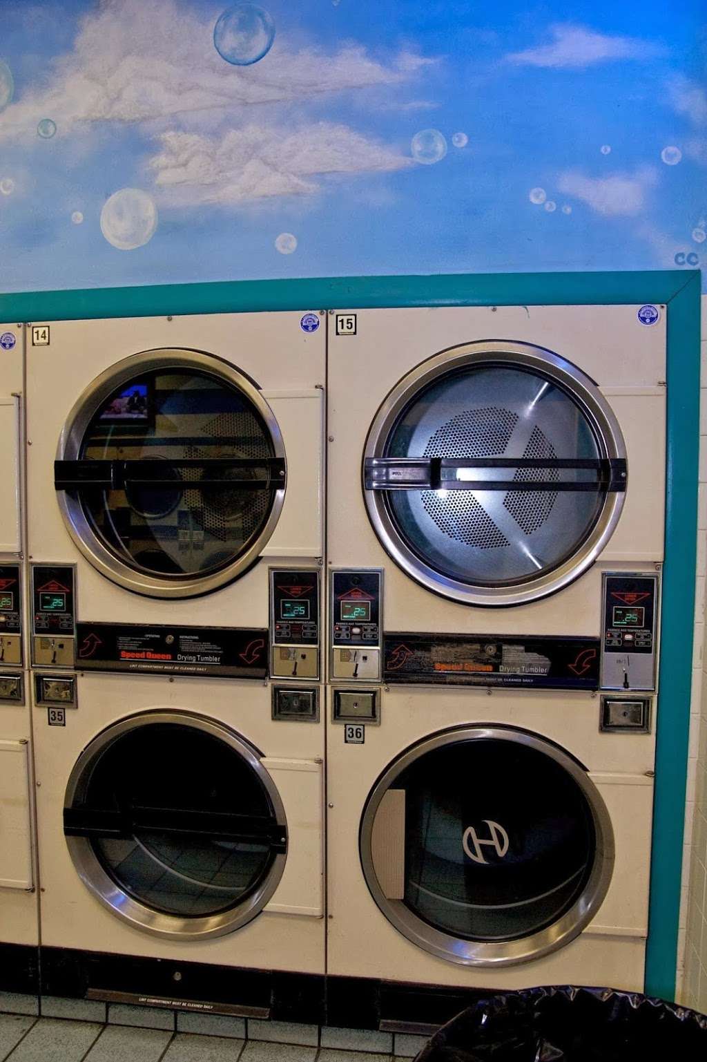 House of Bubbles Laundromat | 1347 John Fitzgerald Kennedy Blvd, Bayonne, NJ 07002, USA | Phone: (201) 339-9151