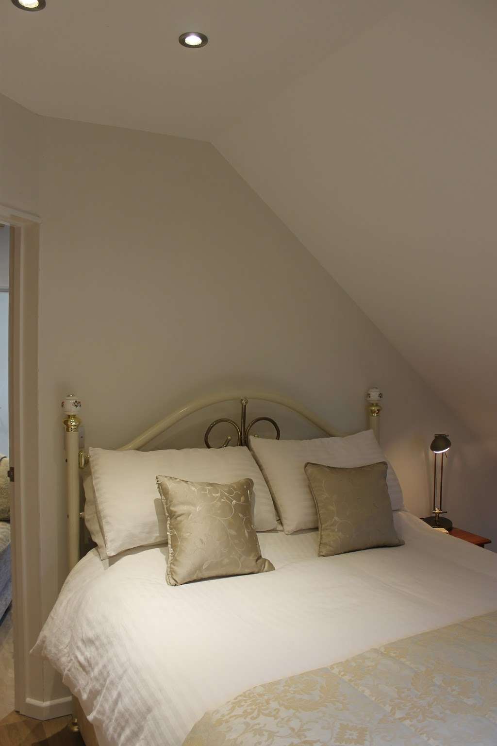 Oak House Bed & Breakfast | Oak House, Thorley St, Bishops Stortford CM23 4AL, UK | Phone: 07967 320141
