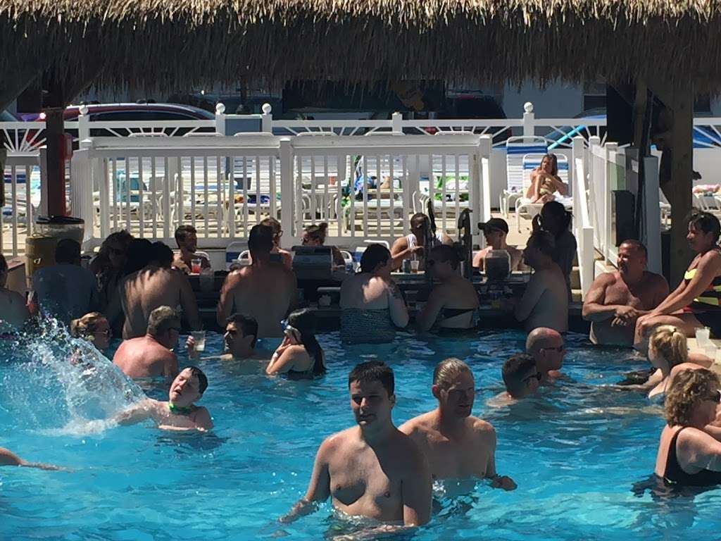 The Tiki Pool Bar | 4600 Ocean Ave, Wildwood, NJ 08260, USA | Phone: (609) 522-6500