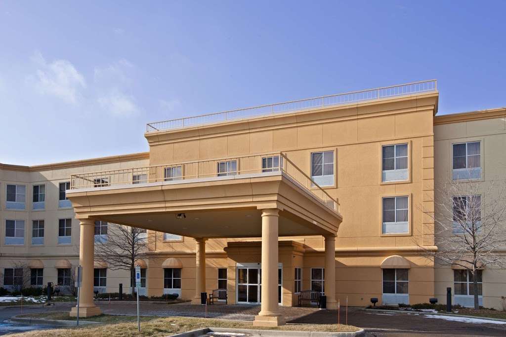 La Quinta Inn & Suites Bannockburn-Deerfield | 2000 Lakeside Dr, Bannockburn, IL 60015, USA | Phone: (847) 317-7300