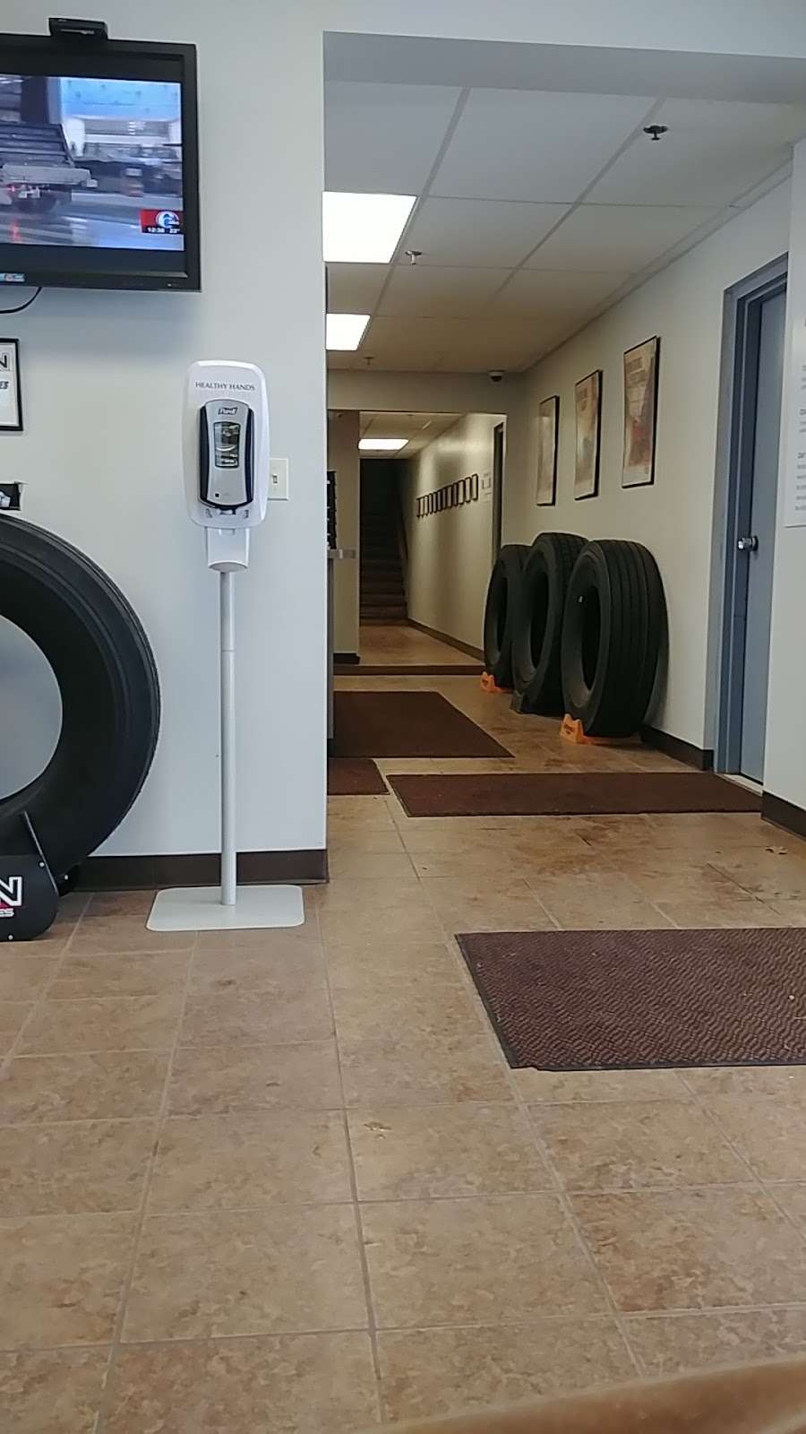 Bergeys Commercial Tire Centers | 3161 Penn Ave, Hatfield, PA 19440, USA | Phone: (215) 723-8473