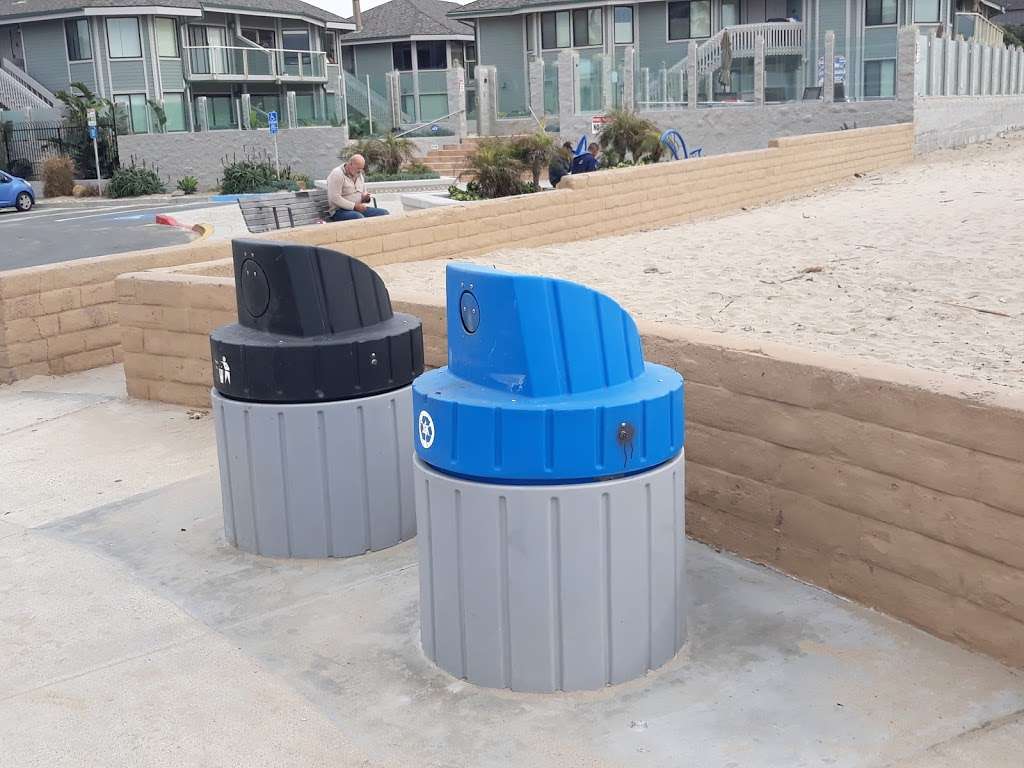 Public restroom on Ventura beach | 1140 S Seaward Ave, Ventura, CA 93001