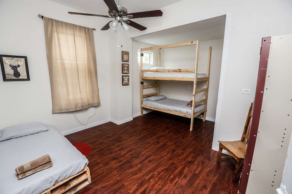 Bunkwood Hostel | 2721 Engelke St, Houston, TX 77003 | Phone: (713) 714-6522