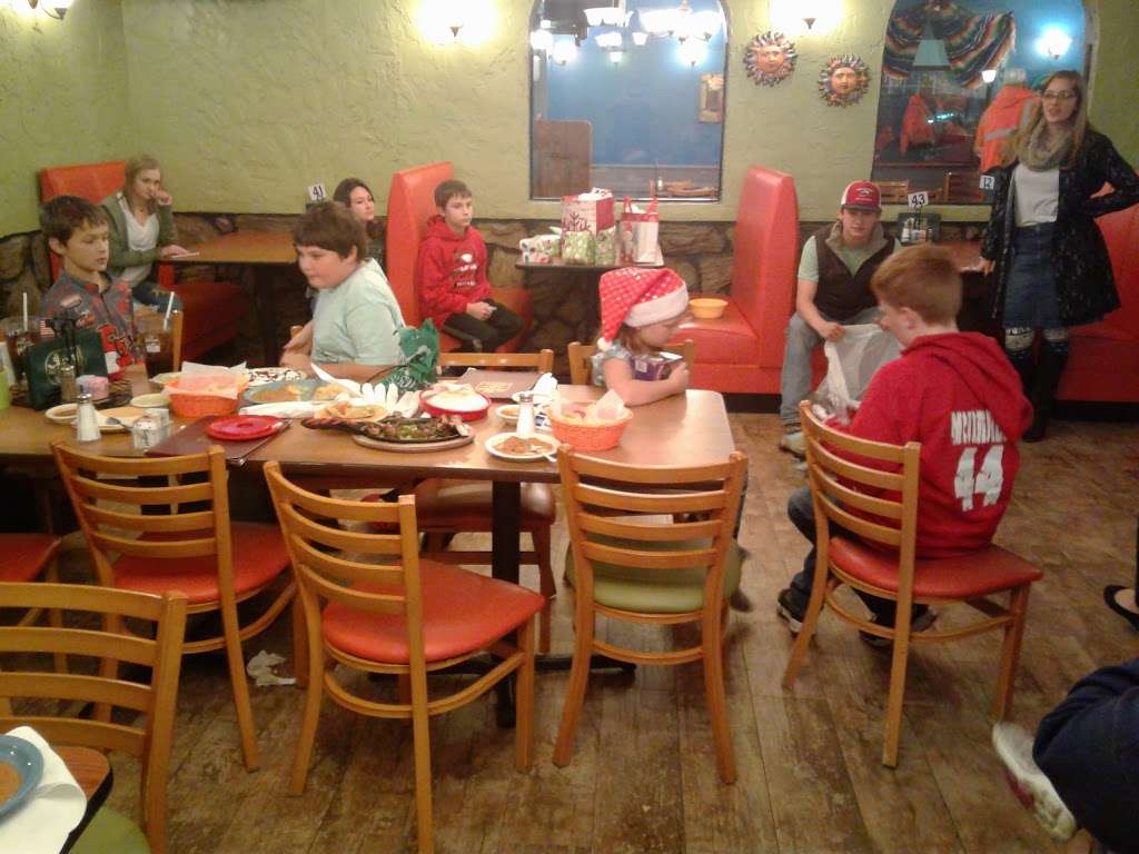 El Burrito Mexican Restaurant | 422 W Southline St, Cleveland, TX 77327, USA | Phone: (281) 592-1932