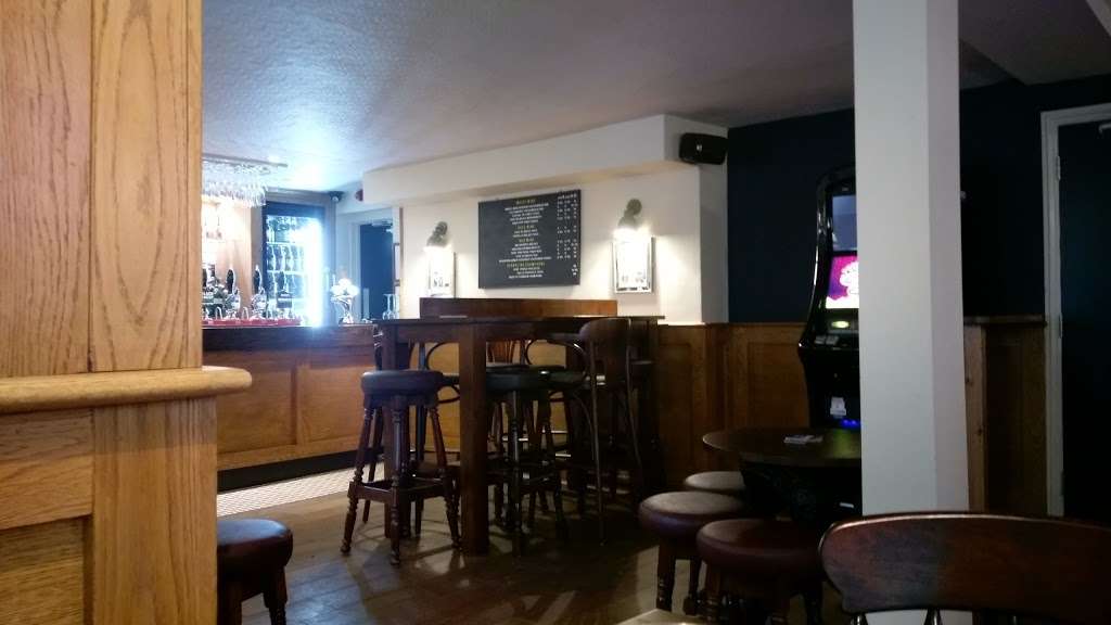 The Queens Head PH | Broxbourne EN10 6JL, UK