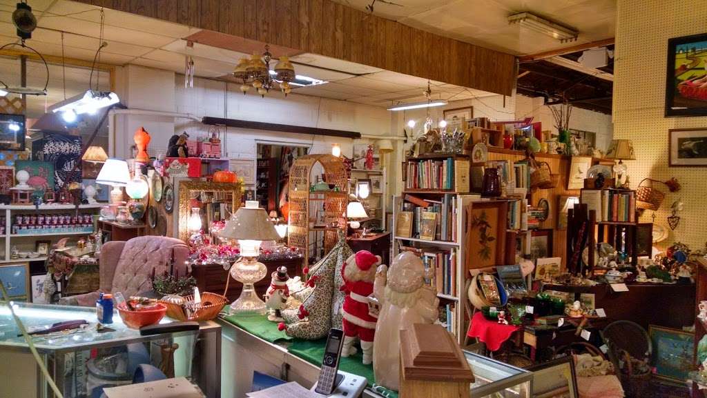 Dark Horse Antiques | 2923 Ocean Gateway, Cambridge, MD 21613, USA | Phone: (410) 221-1505