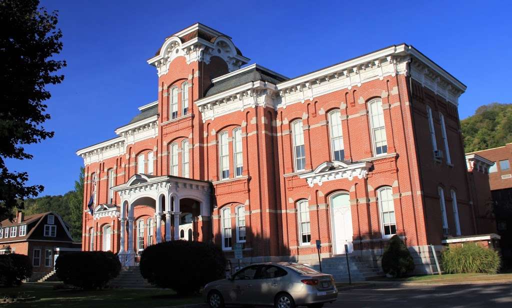 Wayne County Courthouse | 925 Court St, Honesdale, PA 18431, USA | Phone: (570) 253-5970