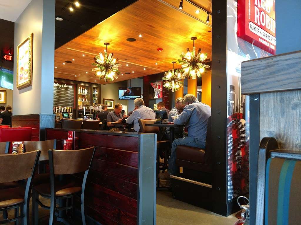 Red Robin Gourmet Burgers and Brews | 110 Merchant St, Winchester, VA 22603, USA | Phone: (540) 686-1287