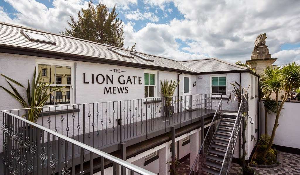 The Lion Gate Mews | Lion Gate, Hampton Court Road, Molesey, East Molesey KT8 9DD, UK | Phone: 07971 267993