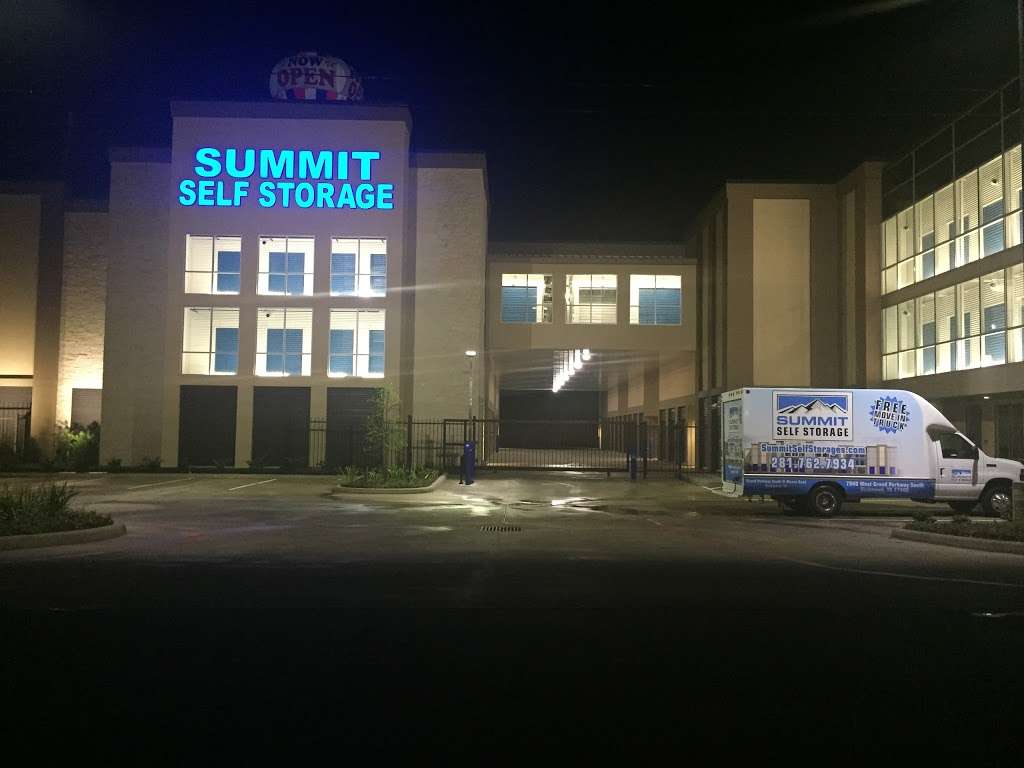 Summit Self Storage | 7940 West Grand Parkway South, Richmond, TX 77406, USA | Phone: (281) 762-7934