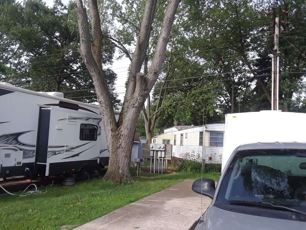 Woodland Village RV - Camper - Mobile Home park | 5757 Melton Rd, Portage, IN 46368, USA | Phone: (219) 762-6578