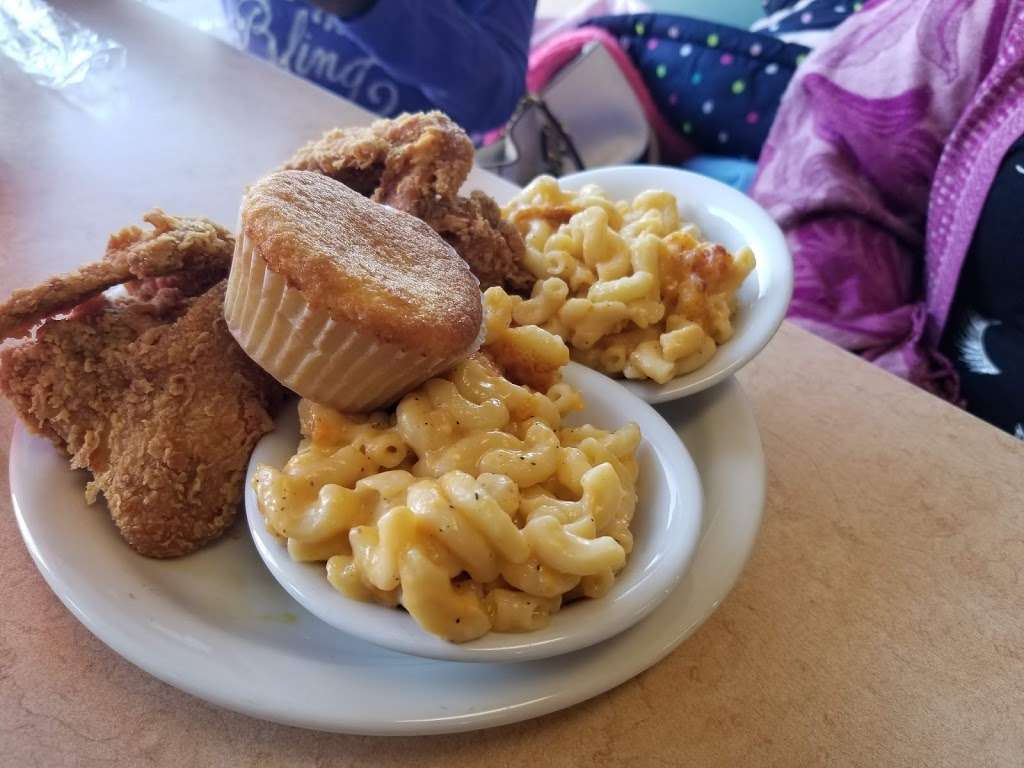 Mandys Soul Food Kitchen | 431 N Bolingbrook Dr, Bolingbrook, IL 60440, USA | Phone: (630) 485-7291