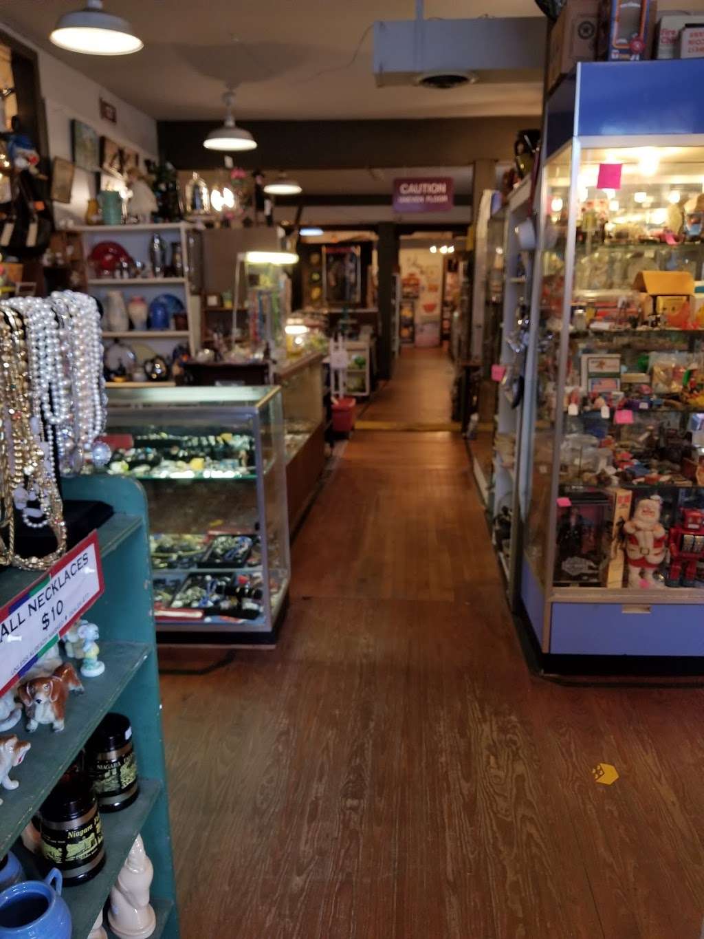 Antique Depot | 3720 Maryland Ave, Ellicott City, MD 21043, USA | Phone: (410) 750-2674