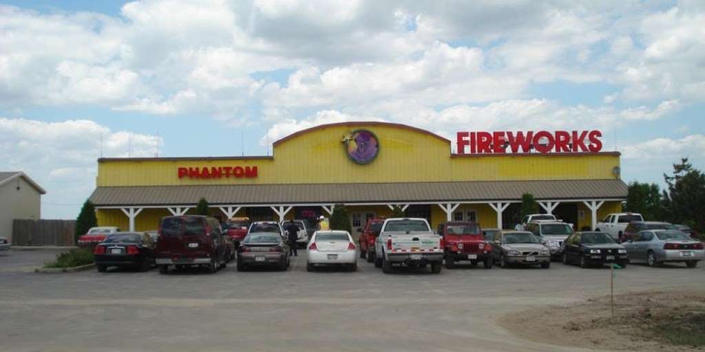 Phantom Fireworks of Racine | 2086 S 27th St, Caledonia, WI 53108, USA | Phone: (262) 835-4640