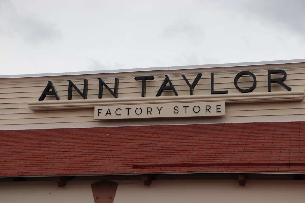 Ann Taylor Factory Store | 1 Outlet Blvd #339, Wrentham, MA 02093, USA | Phone: (508) 384-2087