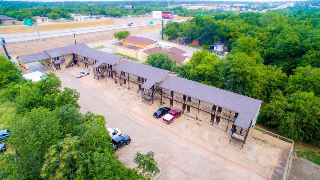 Luxury Inn | 5606 S R L Thornton Fwy, Dallas, TX 75232, USA | Phone: (214) 371-0727