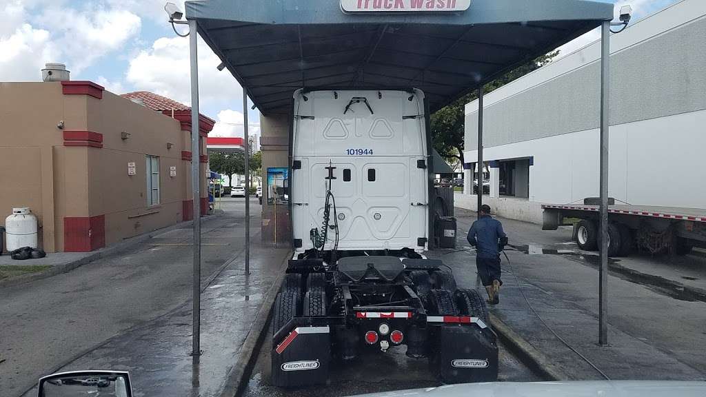 The Classic Truck Wash | 10190 NW 116th Way, Medley, FL 33178, United States | Phone: (305) 889-0047