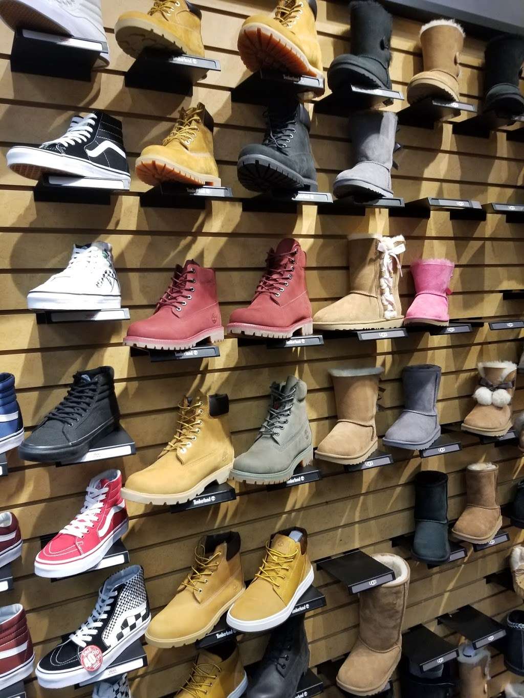 Robert Wayne Footwear | 2136 Montebello Town Center, Montebello, CA 90604, USA | Phone: (323) 722-1739