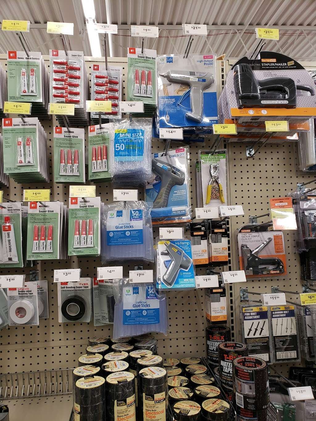 Harbor Freight Tools | 1939 Mannheim Rd, Melrose Park, IL 60160, USA | Phone: (708) 345-2328