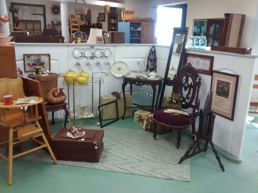 Leonardtown Maryland Antique Center | 26005 Point Lookout Rd, Leonardtown, MD 20650, USA | Phone: (240) 309-4018