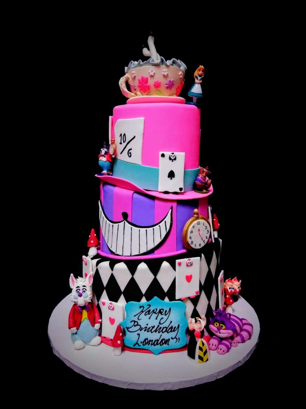 Fantasy Cakes & Fine Pastries | 122 S Orchard Ave, Vacaville, CA 95688, USA | Phone: (707) 455-0412