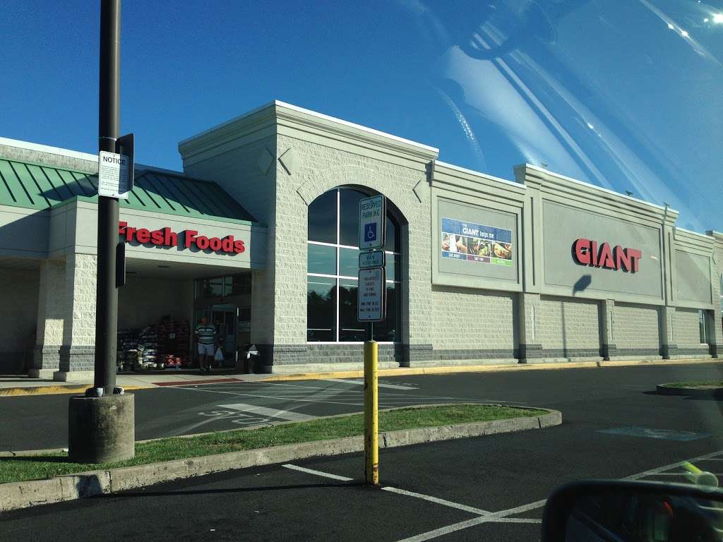 GIANT Food Stores | 833 W Trenton Ave, Morrisville, PA 19067, USA | Phone: (215) 295-8032