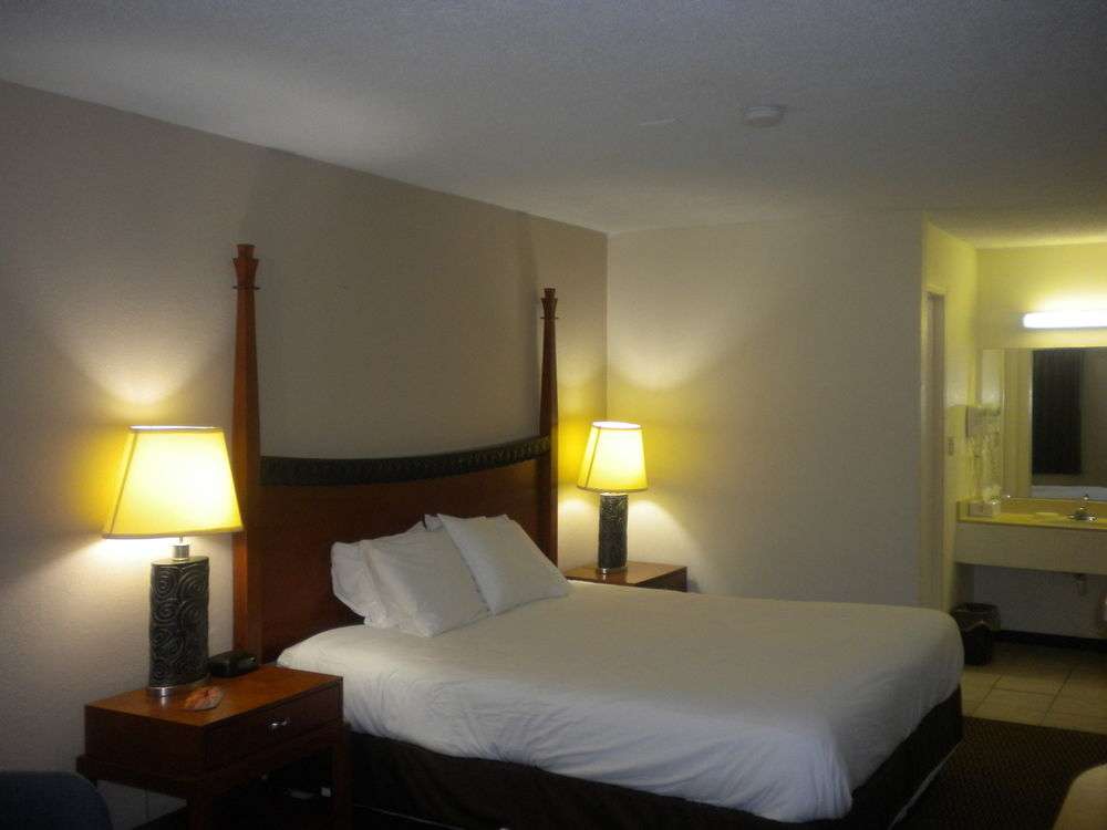 Dunes Inn Michigan City Hotel | 3934 Frontage Rd, Michigan City, IN 46360, USA | Phone: (219) 879-1150