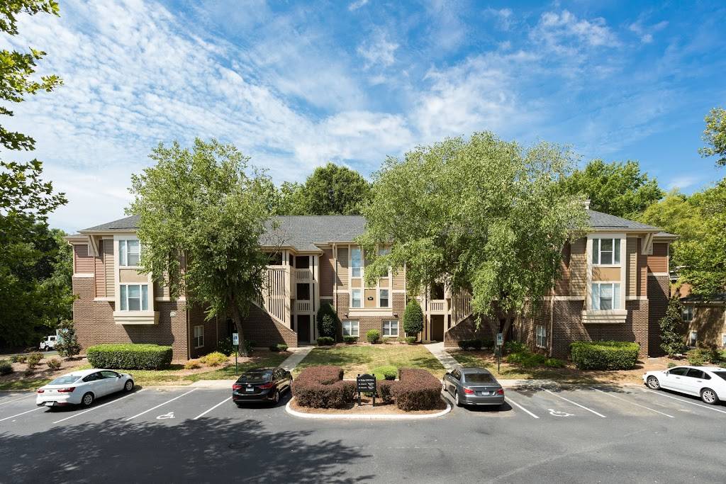 Northlake by ARIUM Apartments | 8215 Crescent Ridge Dr, Charlotte, NC 28269, USA | Phone: (704) 810-1328