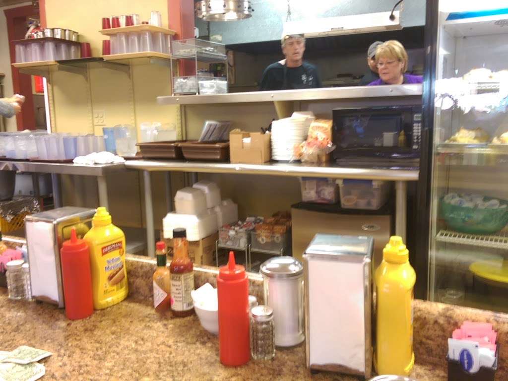 Bettys Cafe | 6307 King Hill Ave, St Joseph, MO 64504, USA | Phone: (816) 238-9847