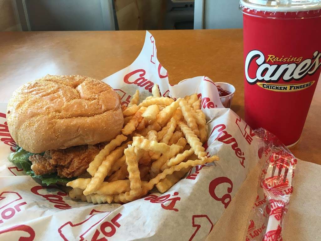Raising Canes Chicken Fingers | 2503 W Mockingbird Ln, Dallas, TX 75235, USA | Phone: (214) 353-6993