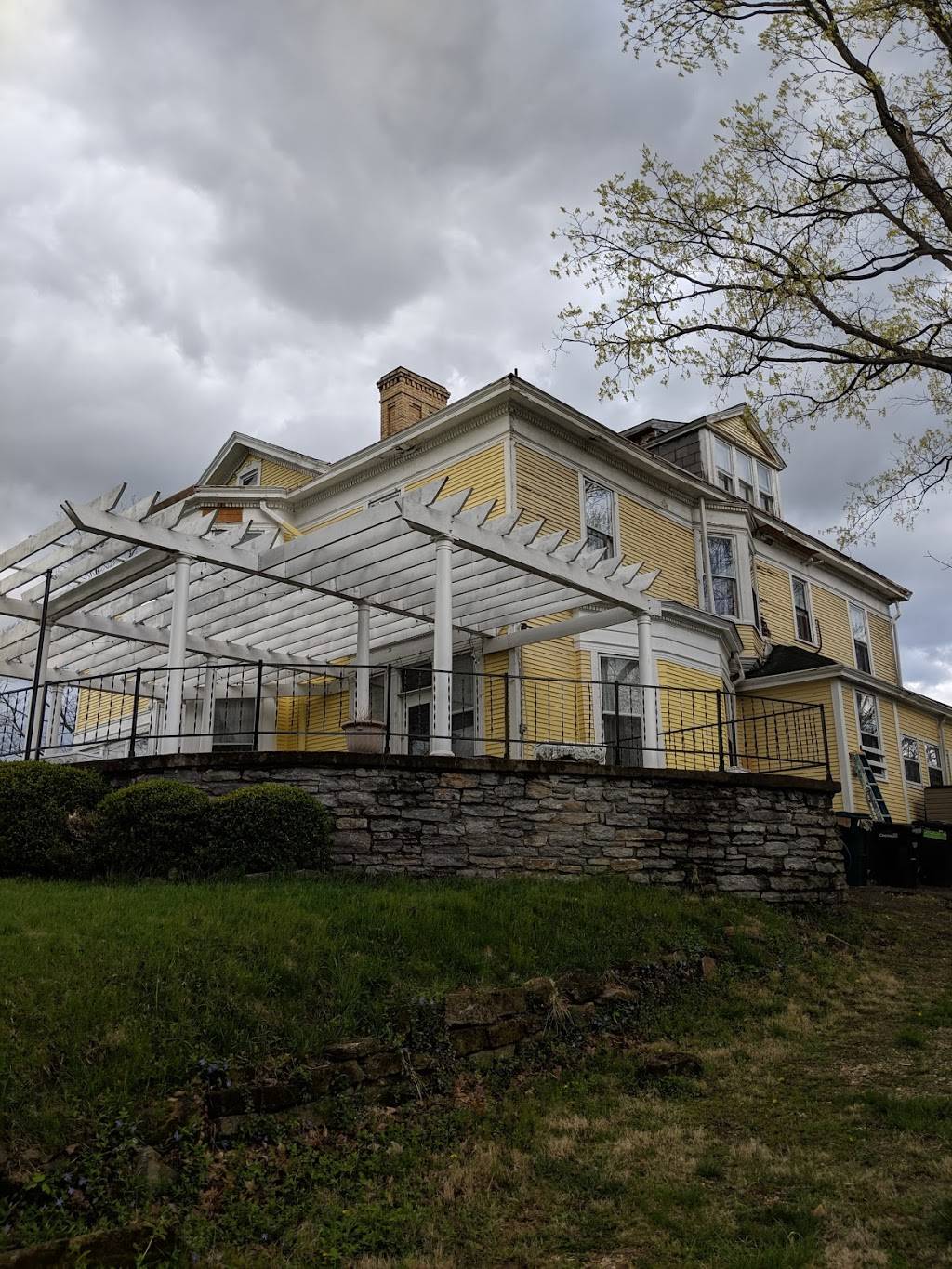 Six Acres Bed & Breakfast | 5350 Hamilton Ave, Cincinnati, OH 45224 | Phone: (513) 541-0873