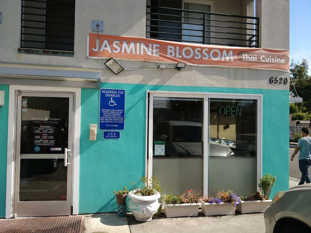 Jasmine Blossom Thai Cuisine | 6520 Hollis St, Emeryville, CA 94608, USA | Phone: (510) 788-0766