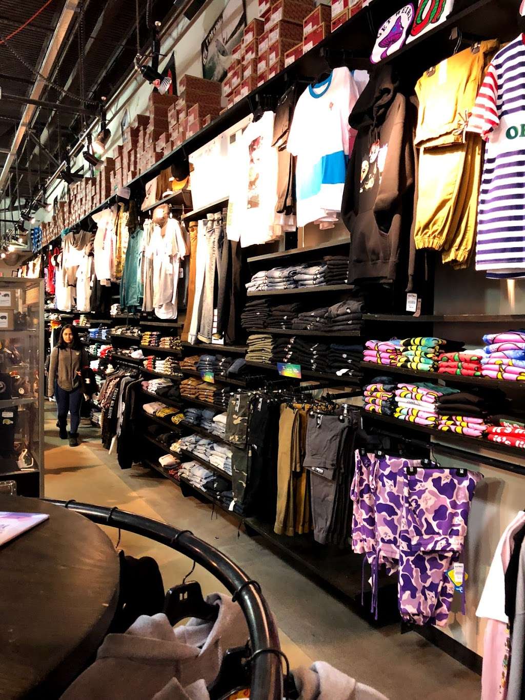 Zumiez | 285 PA-611 #615, Tannersville, PA 18372, USA | Phone: (570) 629-3576