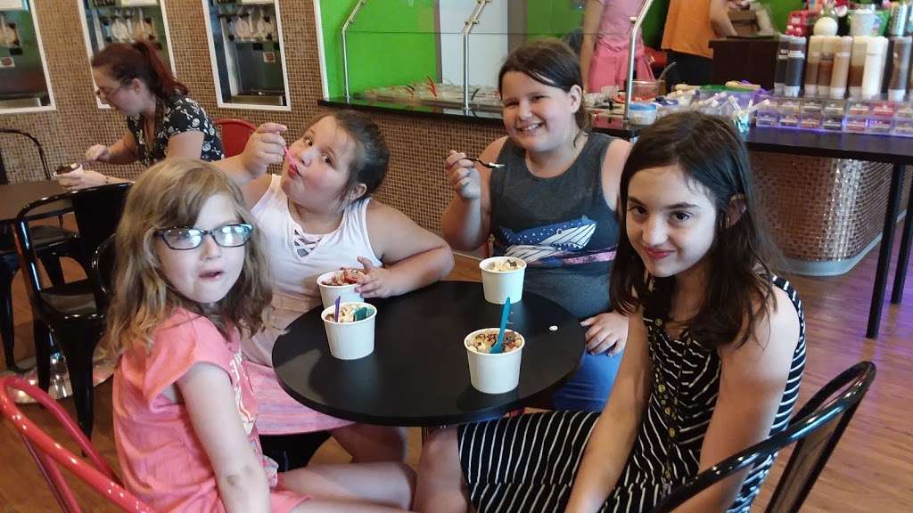 MoooBerry Frozen Yogurt | 686 Broadway, Raynham, MA 02767, USA | Phone: (508) 823-7798