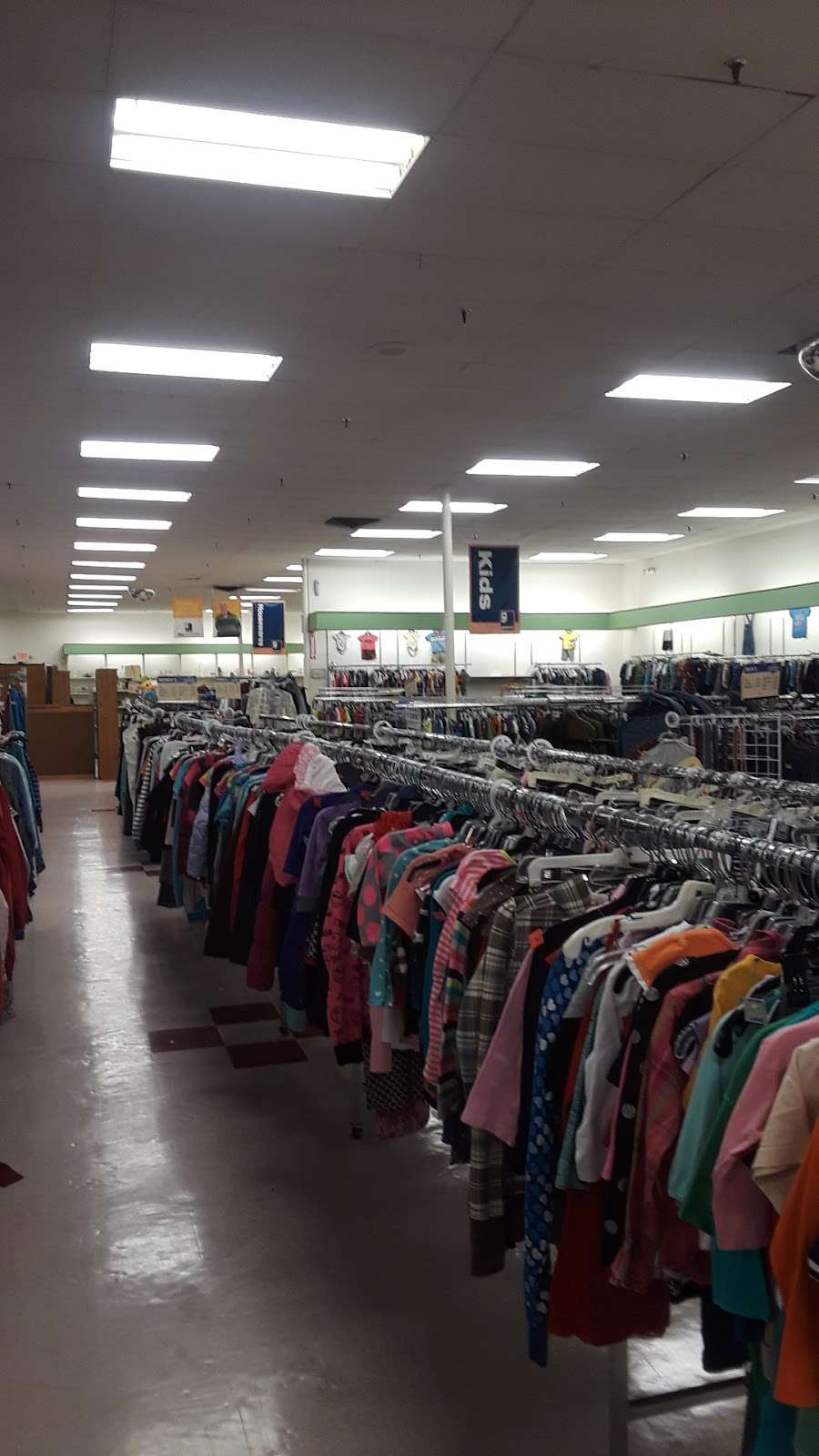 Goodwill | 2137 MacDade Boulevard, Holmes, PA 19043, USA | Phone: (610) 586-6360