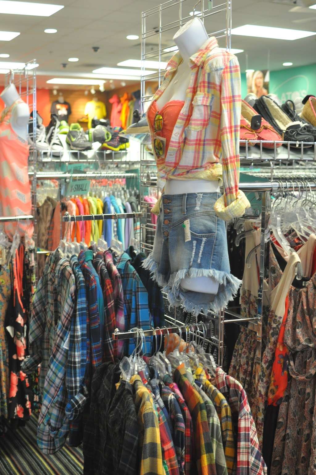 Platos Closet Willow Grove | 3614 Welsh Rd, Willow Grove, PA 19090, USA | Phone: (215) 659-1555