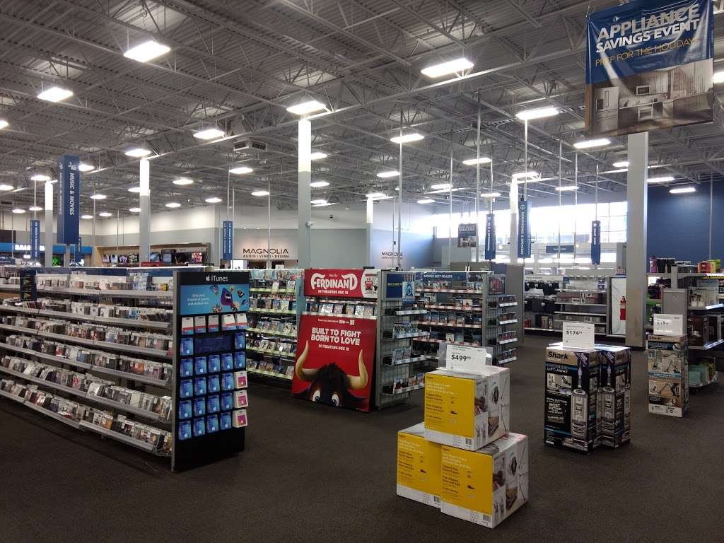 Best Buy | 2100 N Elston Ave, Chicago, IL 60614, USA | Phone: (773) 486-0142