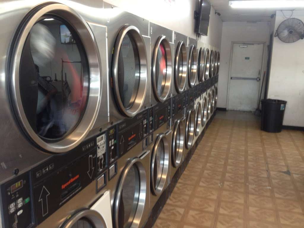 Davis Coin Laundry | 5235 W Davis St, Dallas, TX 75211, USA | Phone: (972) 603-8027