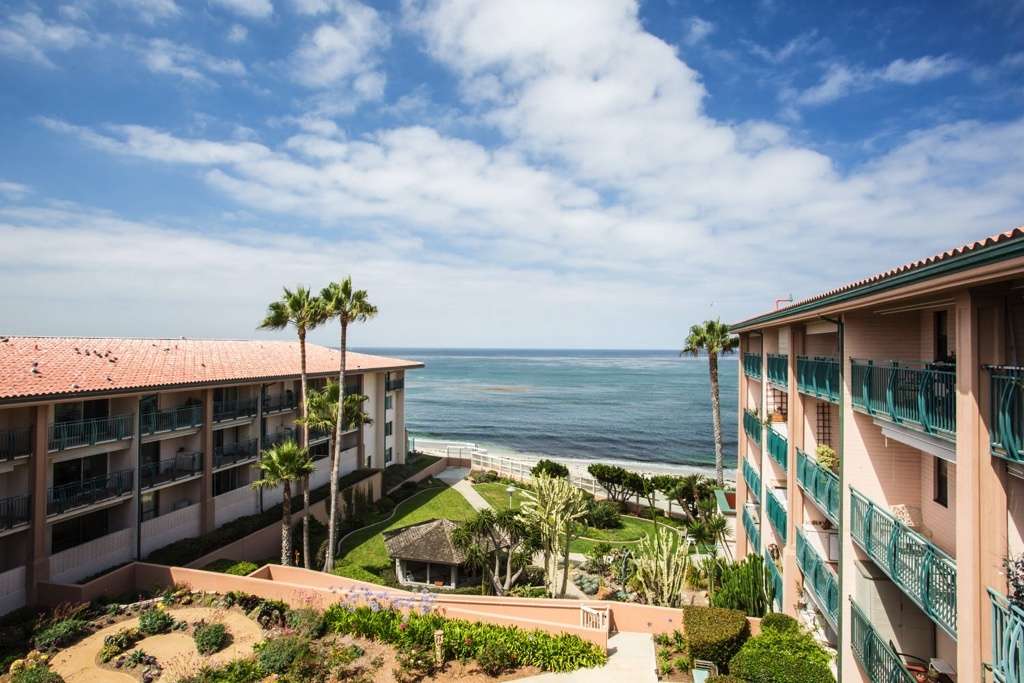 White Sands La Jolla | 7450 Olivetas Ave, La Jolla, CA 92037, USA | Phone: (858) 454-4201