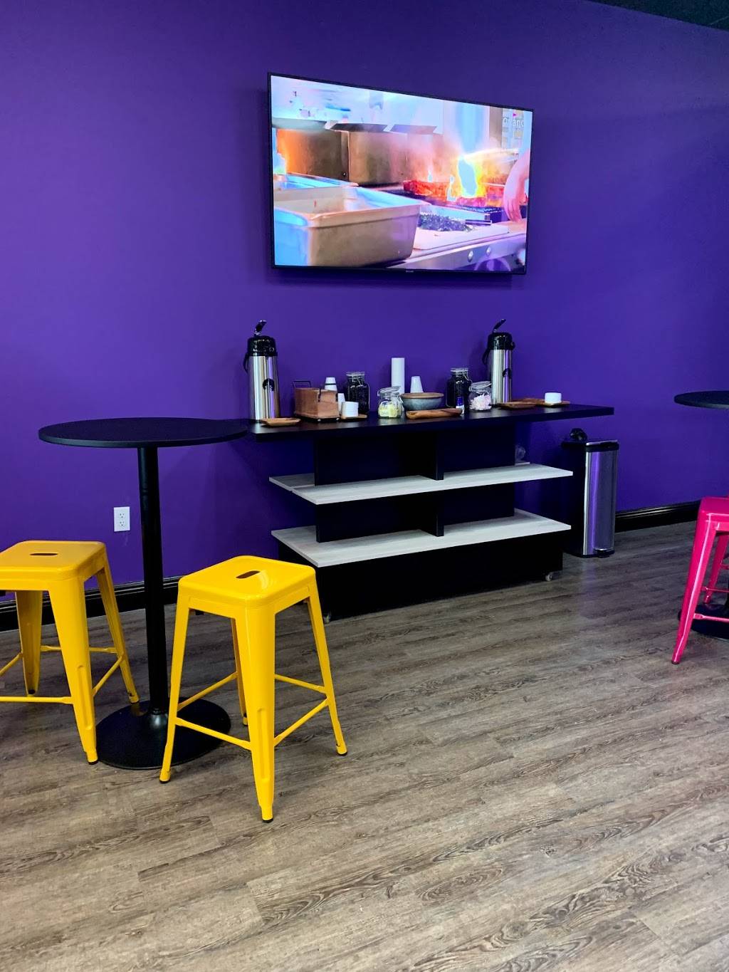 Lounge CDO - Coisas de Orlando | CDO Store, 15569 S Apopka Vineland Rd, Orlando, FL 32821, USA | Phone: (407) 401-3021