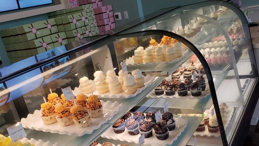 Gigis Cupcakes Mansfield | 3300 E Broad St #144, Mansfield, TX 76063, USA | Phone: (817) 592-3252