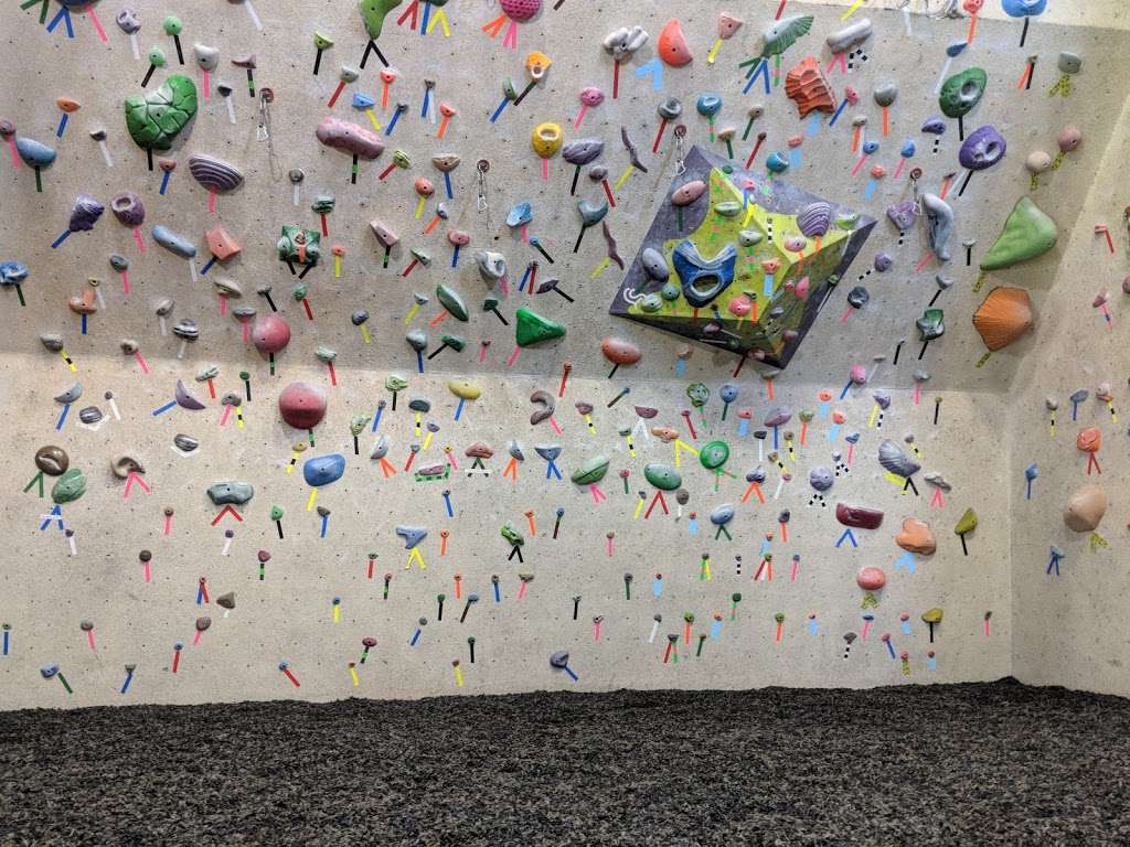 North Summit Climbing Gym | 9665, 481 Bushkill Plaza Ln, Wind Gap, PA 18091, USA | Phone: (610) 863-4444