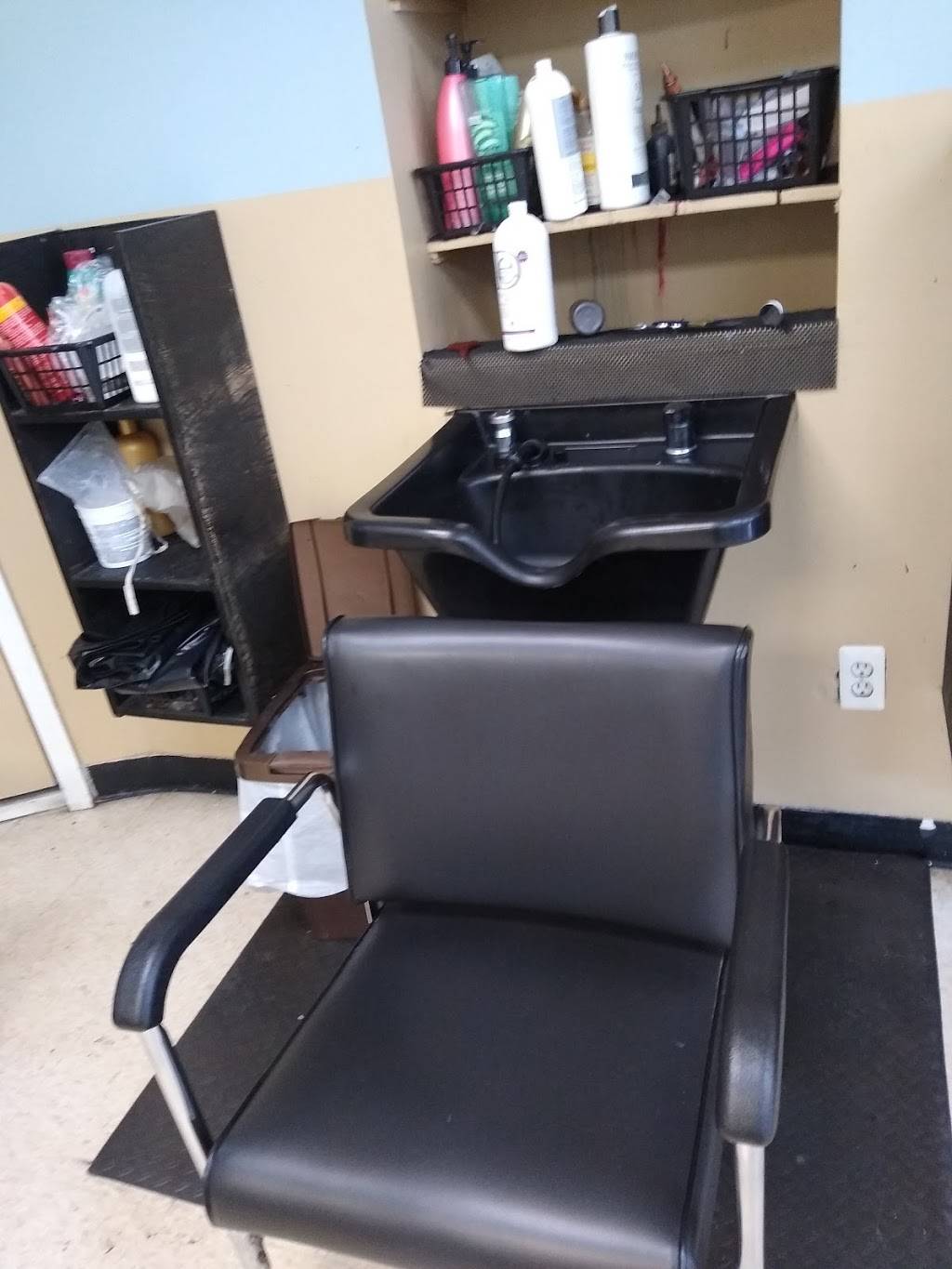 Dee Bees Hair & Nail Salon | 829 Livernois St, Ferndale, MI 48220, USA | Phone: (248) 545-5673