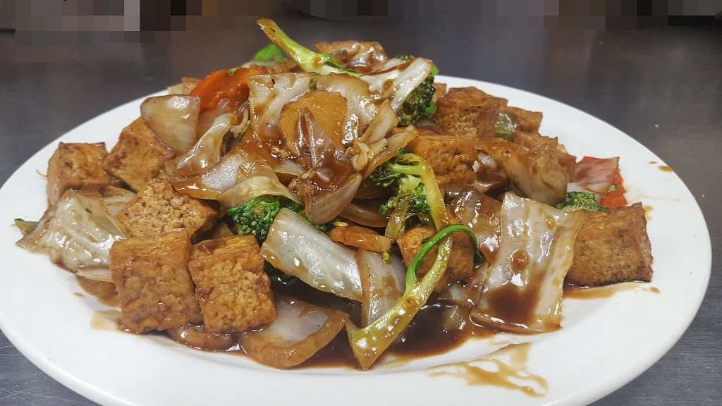 Cantonese House Chinese Restaurant | 1300 15th Ave, Union Grove, WI 53182, USA | Phone: (262) 878-3900