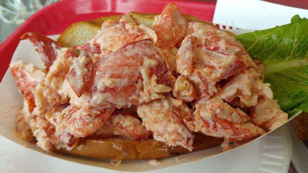 Lobster Hut | 25 Town Wharf, Plymouth, MA 02360, USA | Phone: (508) 746-2270
