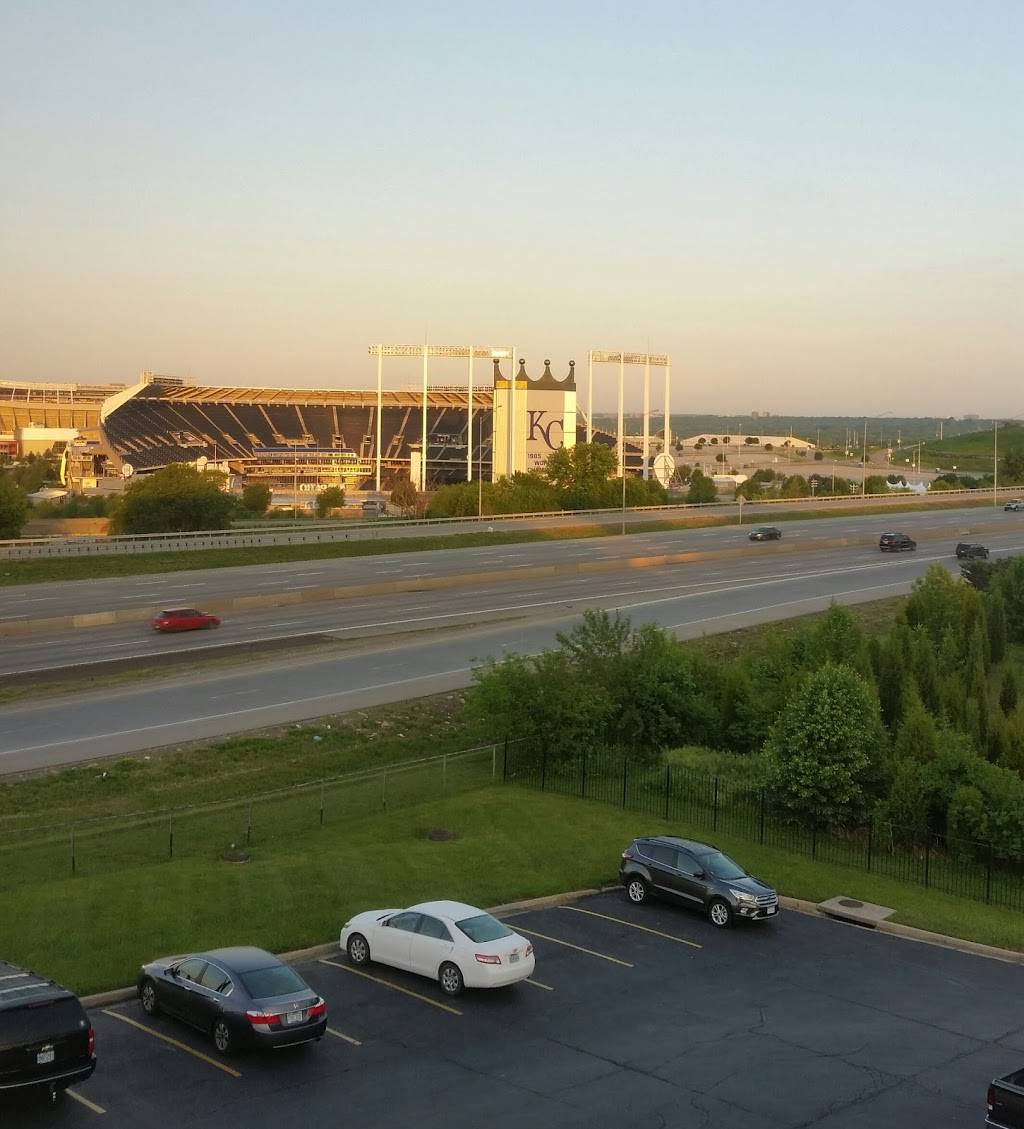 Drury Inn & Suites Kansas City Stadium | 3830 Blue Ridge Cutoff, Kansas City, MO 64133, USA | Phone: (816) 923-3000