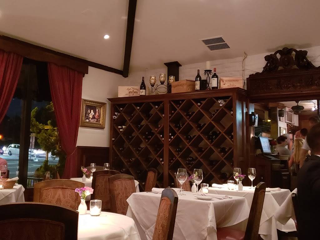 Rothschilds Restaurant | 2407 East Coast Hwy, Corona Del Mar, CA 92625, USA | Phone: (949) 673-3750