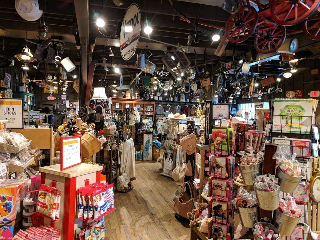 Cracker Barrel Old Country Store | 2525 W Marquette Woods Rd, Stevensville, MI 49127 | Phone: (269) 428-0550