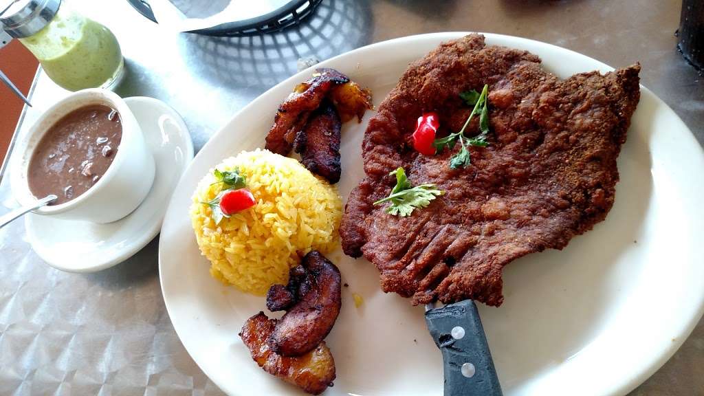 Copacabana Cuban Cafe | 320 Dora Drawdy Way, Mt Dora, FL 32757, USA | Phone: (352) 385-9000